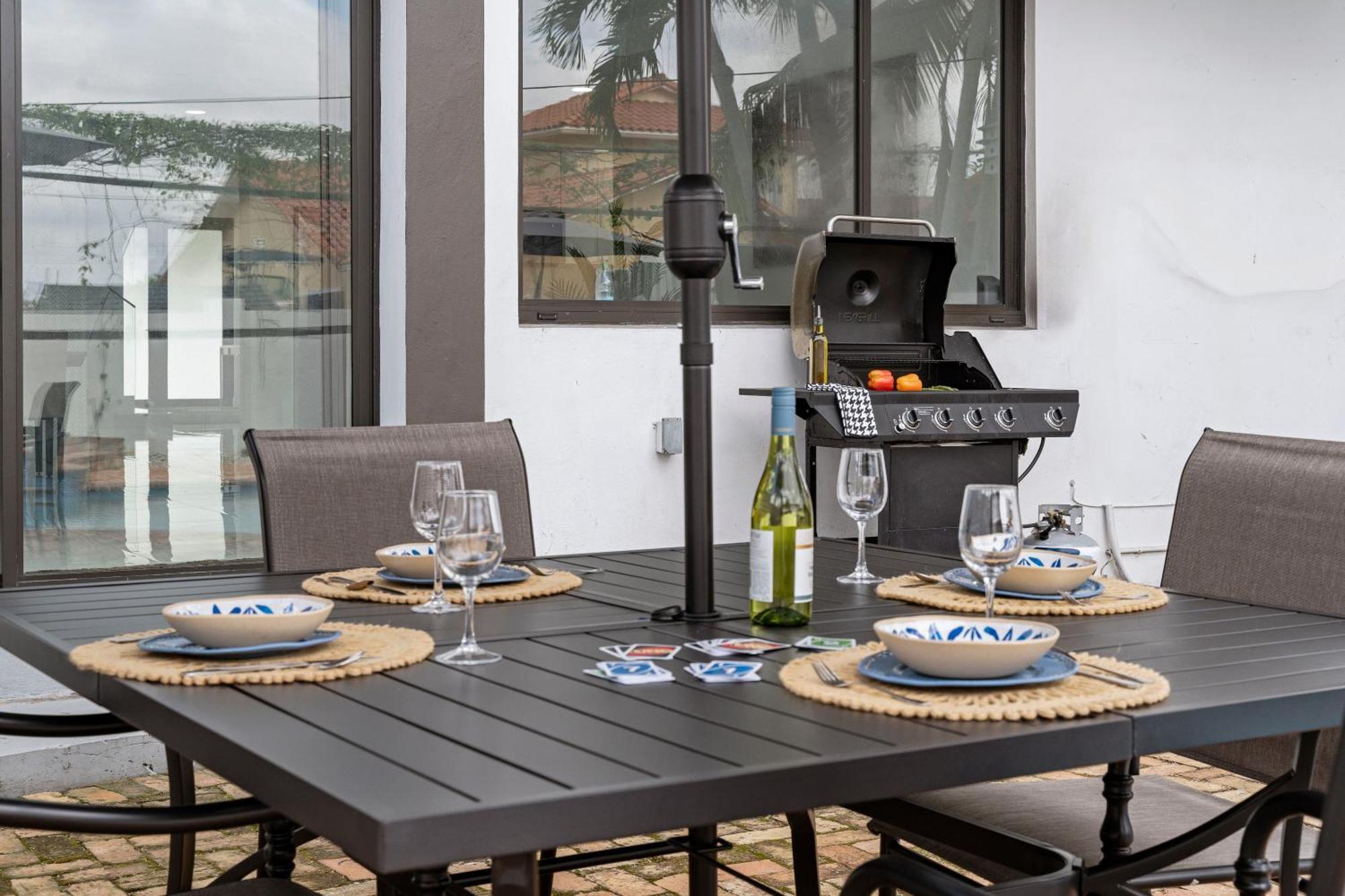 Holiday home Tropical Outdoor Oasis! Private Pool & Yard, Grill, Soaking Tub, Near Coral Gables & Mia Airport Miami