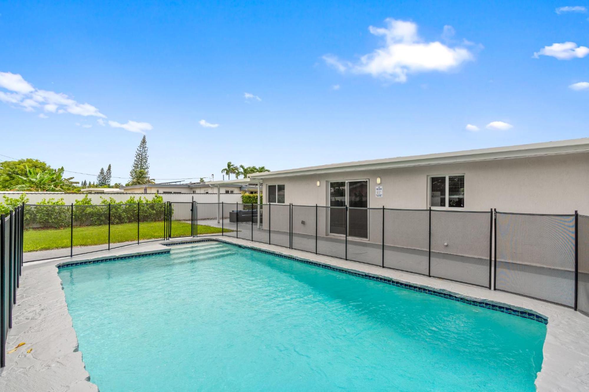 Japandi Style Pool - Bbq Holiday home *
