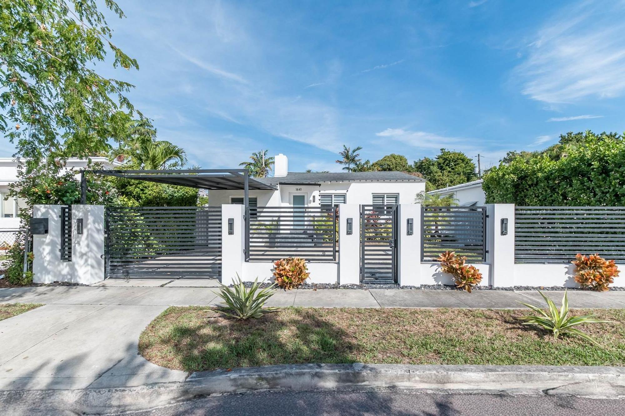 Casa Belle 3bdden, Pool, Sleeps 9 Near Brickell Holiday home Miami