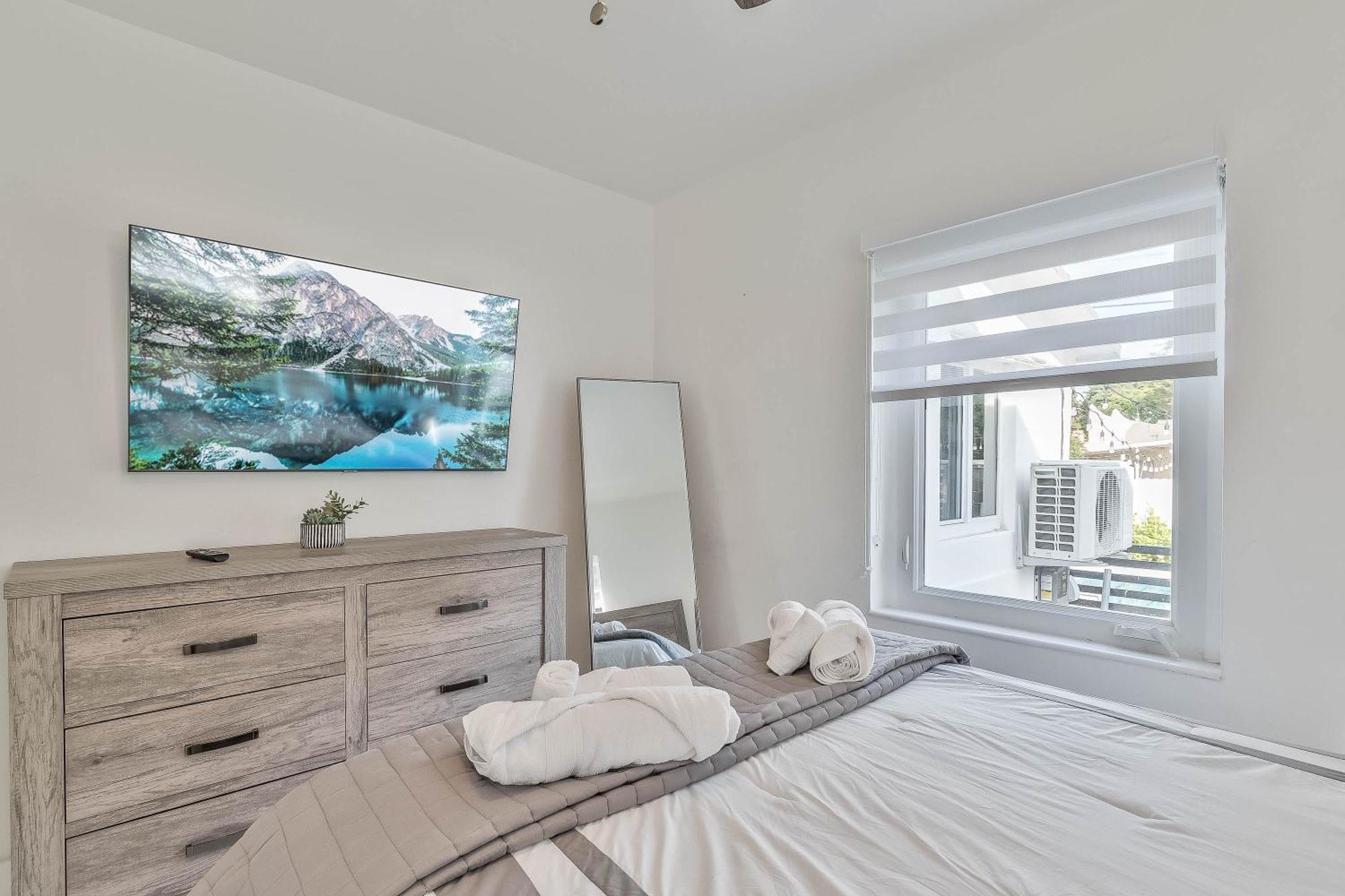 Casa Belle 3bdden, Pool, Sleeps 9 Near Brickell *