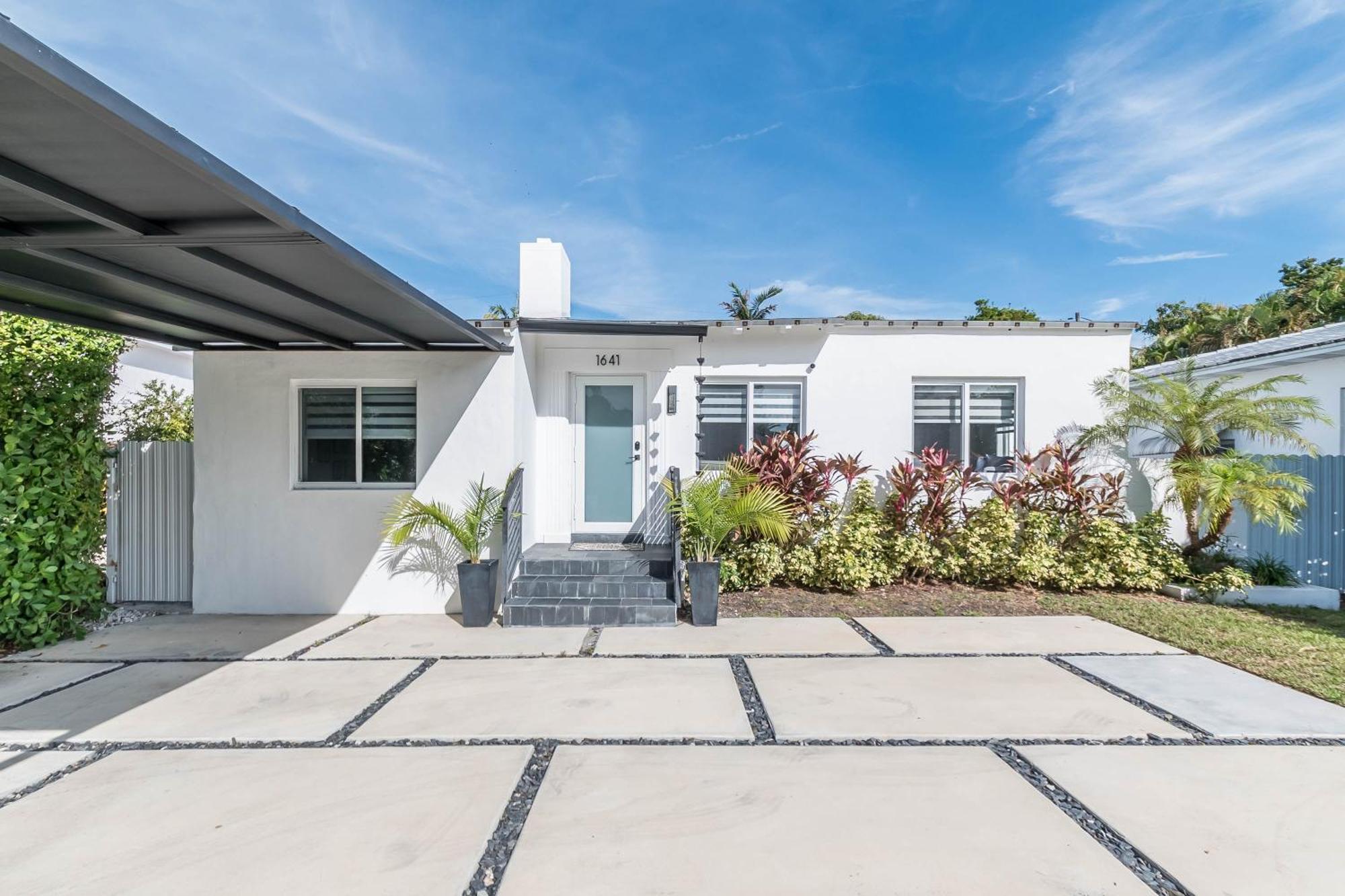 Holiday home Casa Belle 3bdden, Pool, Sleeps 9 Near Brickell Miami