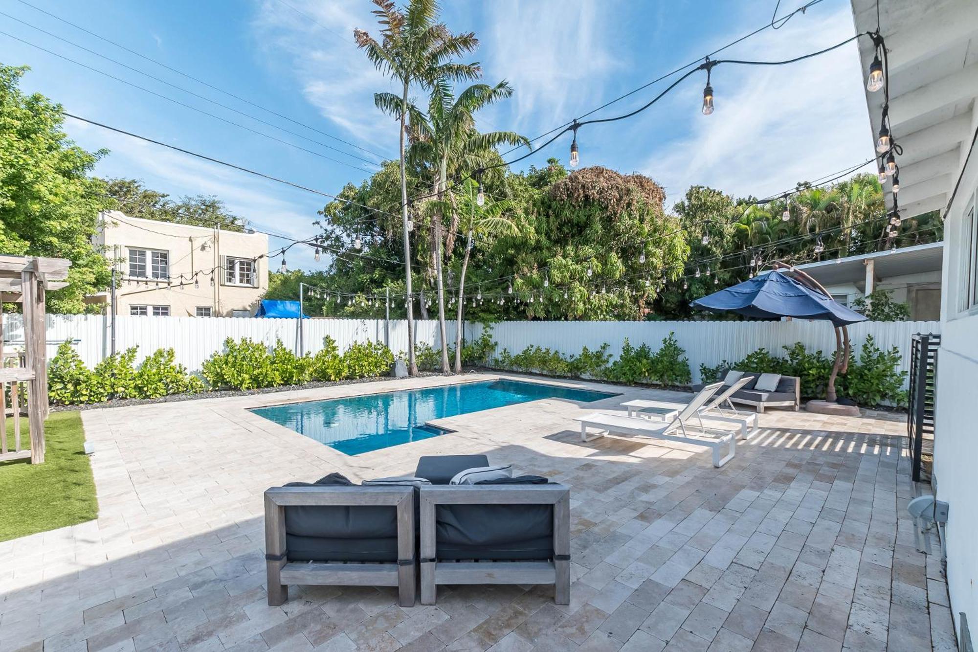 Casa Belle 3bdden, Pool, Sleeps 9 Near Brickell *