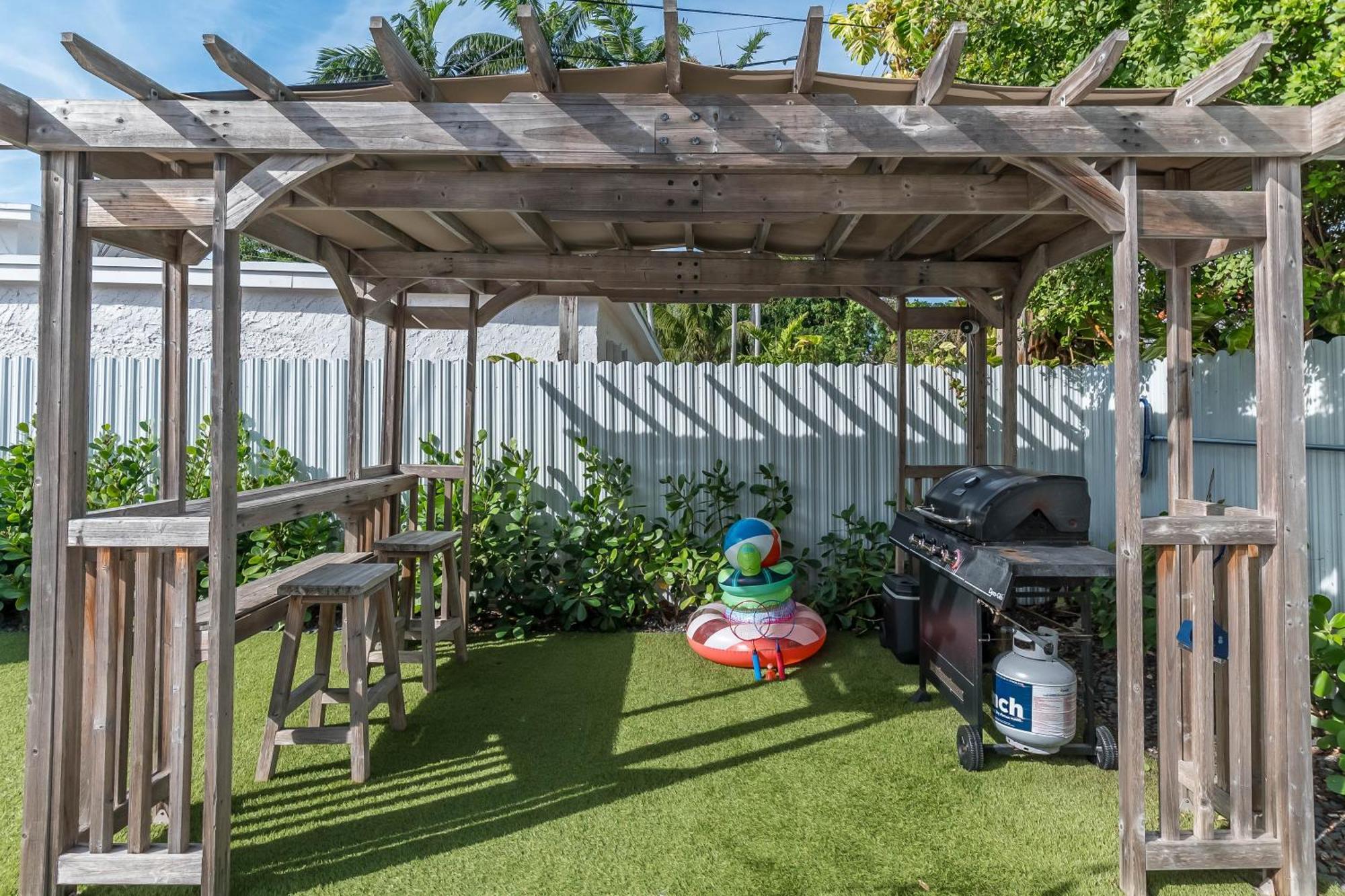 Casa Belle 3bdden, Pool, Sleeps 9 Near Brickell Holiday home *