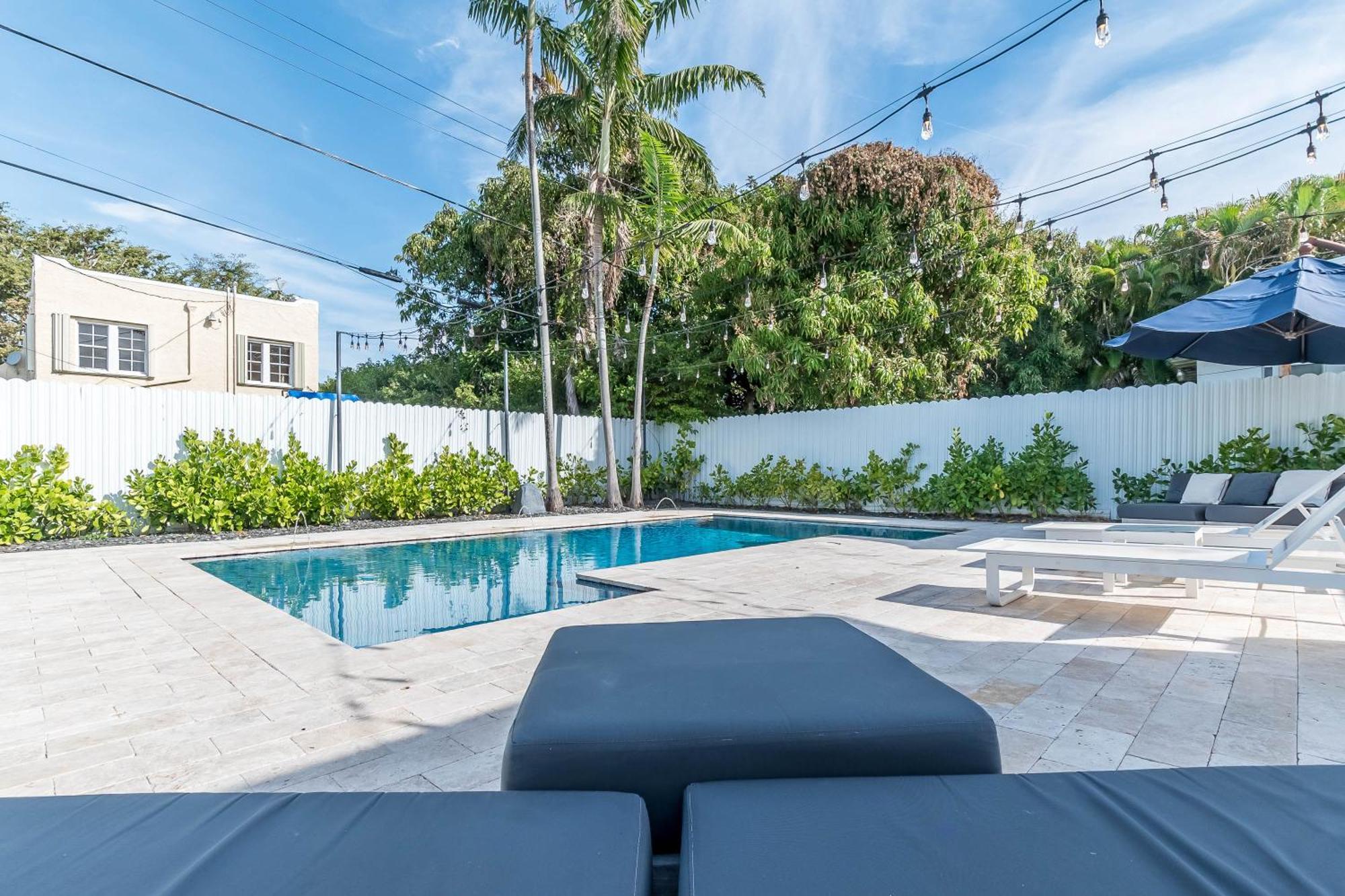 Casa Belle 3bdden, Pool, Sleeps 9 Near Brickell