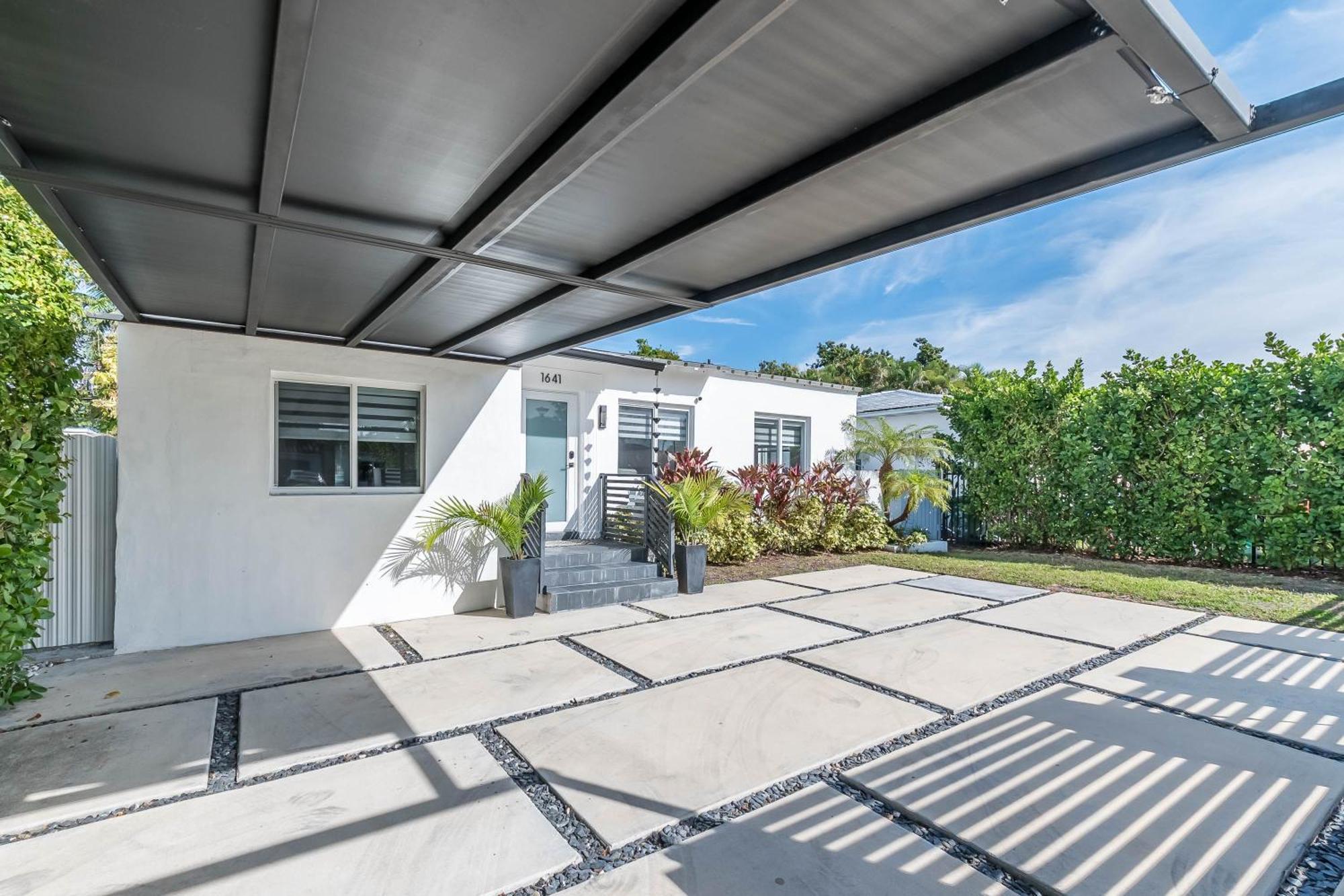 Casa Belle 3bdden, Pool, Sleeps 9 Near Brickell Holiday home *