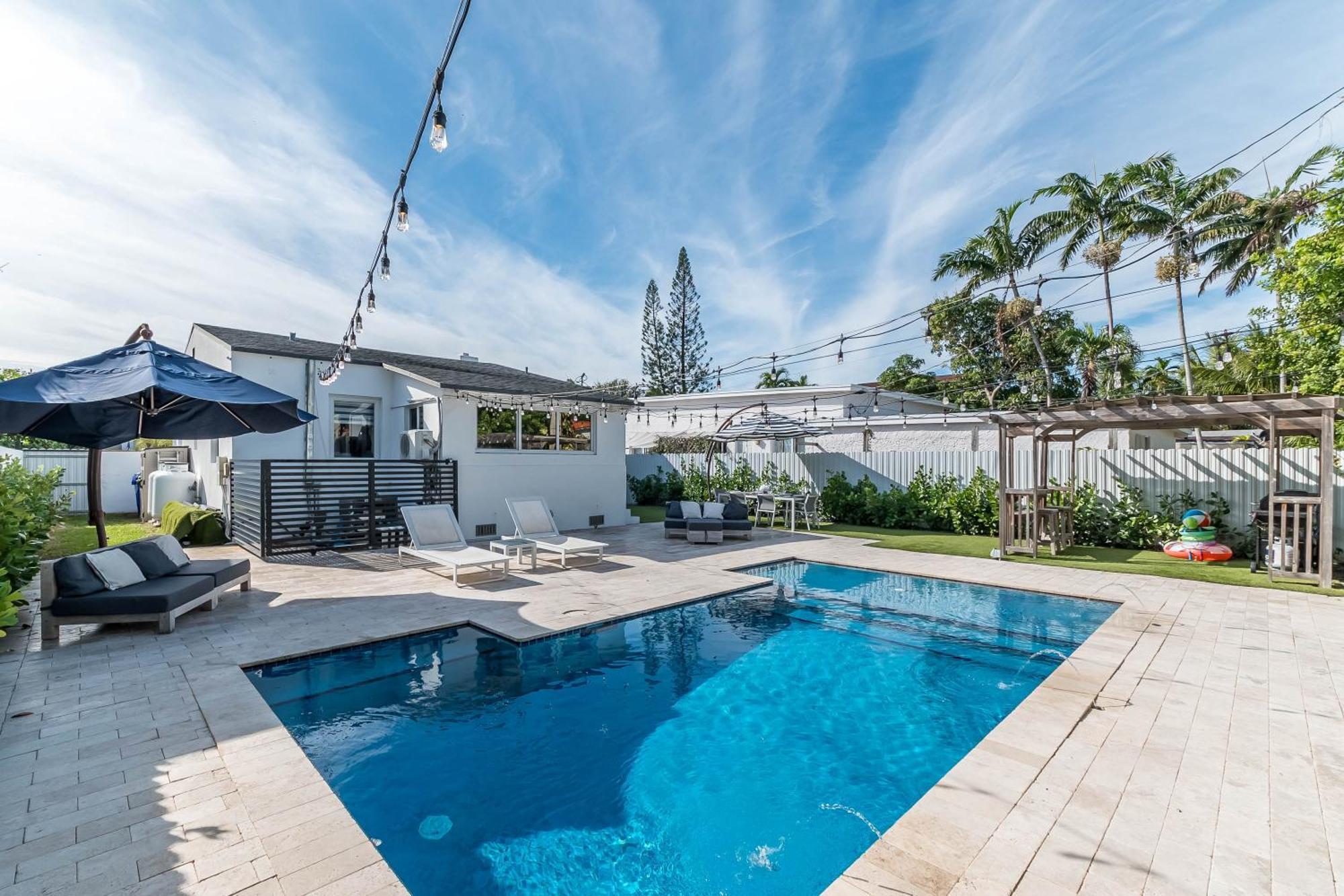 Casa Belle 3bdden, Pool, Sleeps 9 Near Brickell Holiday home
