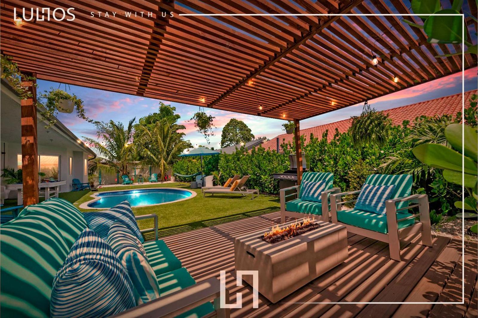 Breezy Oasis With Pooltable, Heated Pool, Golf & Gazeebo L29 *