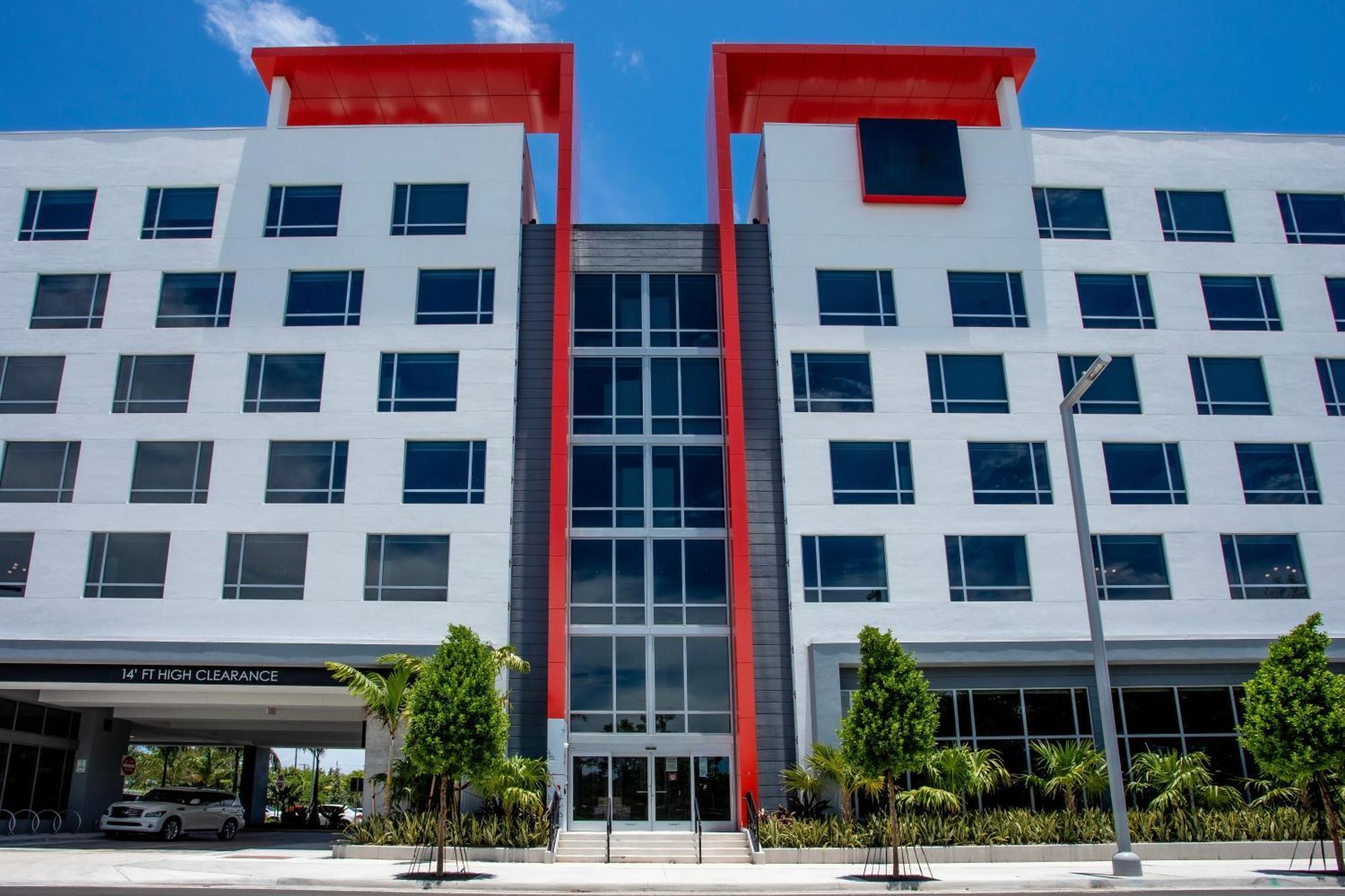 Hotel Kompose Boutique Airport