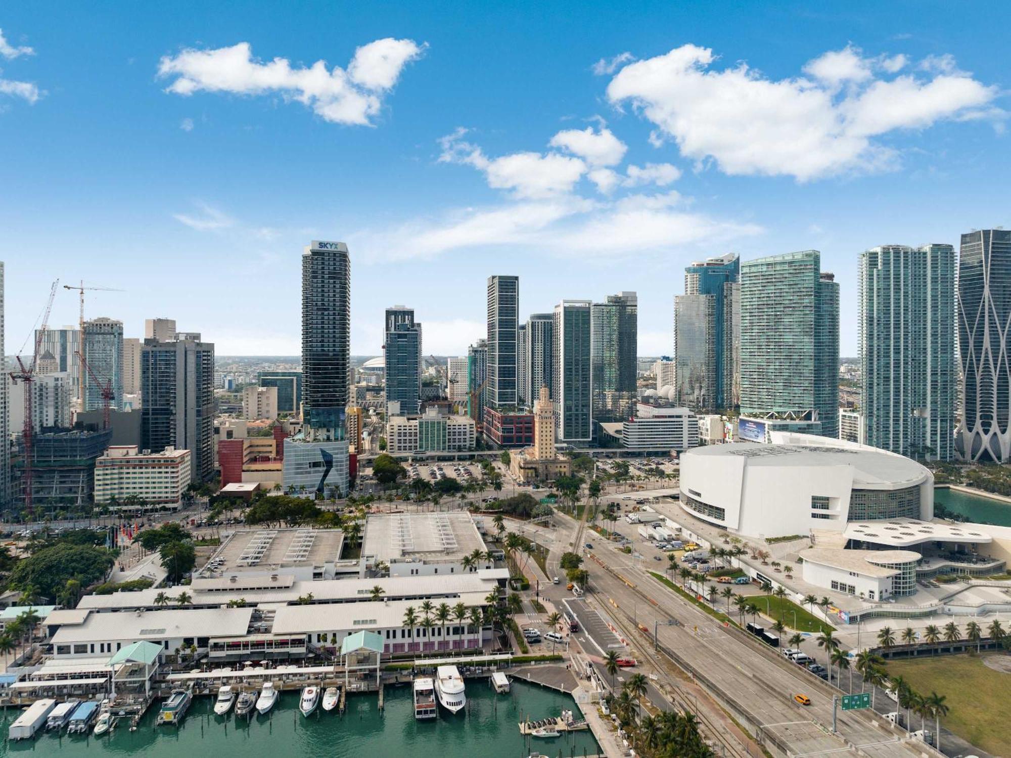 Lemon Drop - Modern & Full Amenities Apartment *