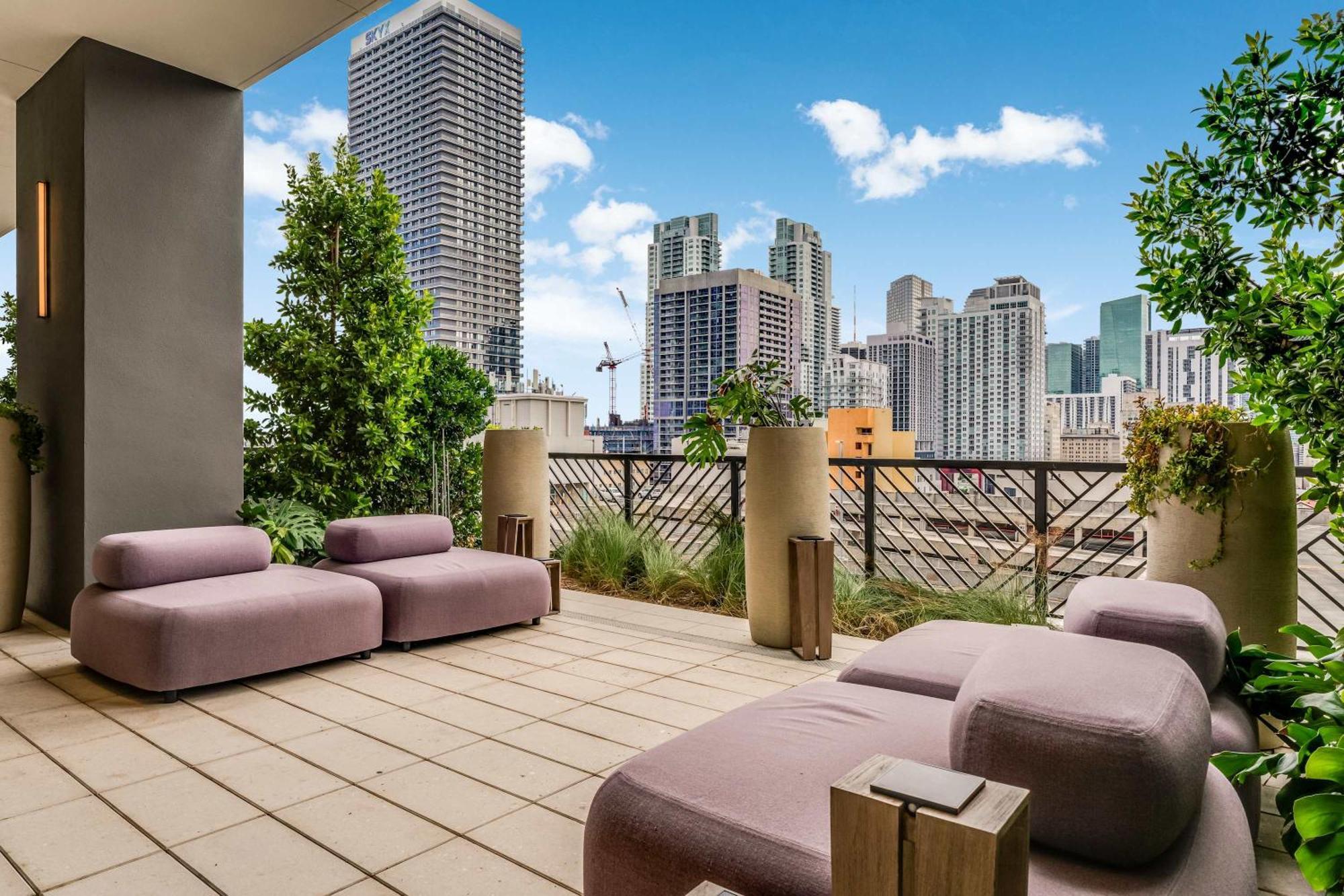 Lemon Drop - Modern & Full Amenities Apartment *