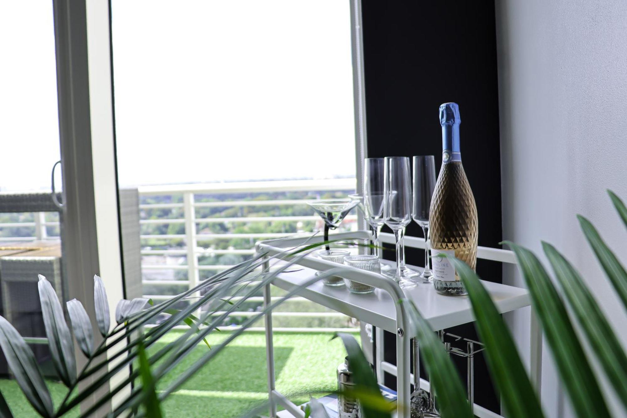 Luxury Midtown Aparthotel