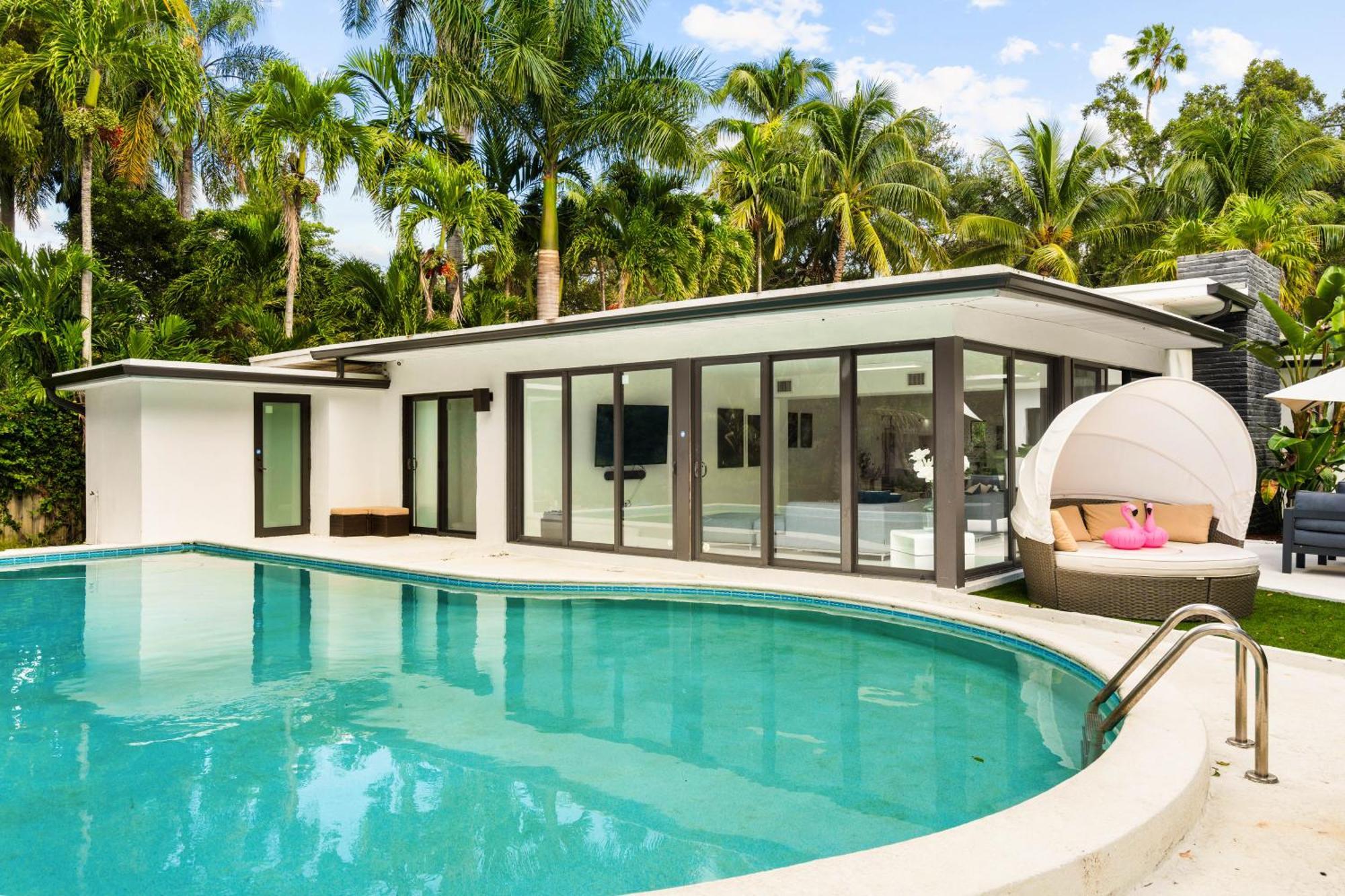 Relaxing Riverside With Pool Miami