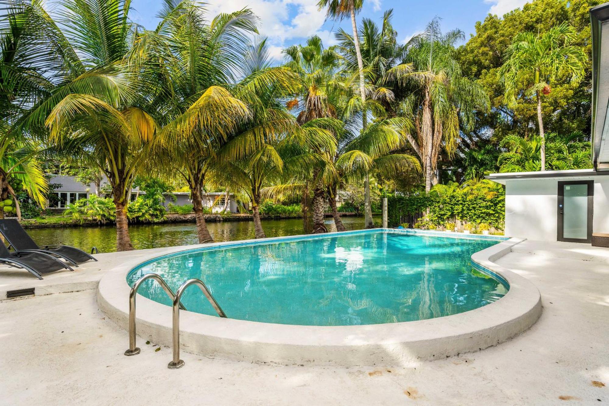 Holiday home Relaxing Riverside With Pool