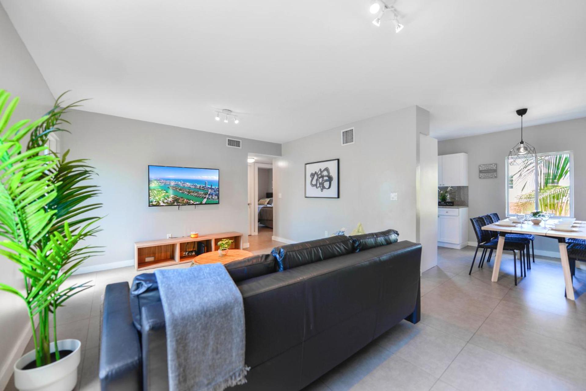 Apartment Comfy & Spacious Duplex W Amenities!