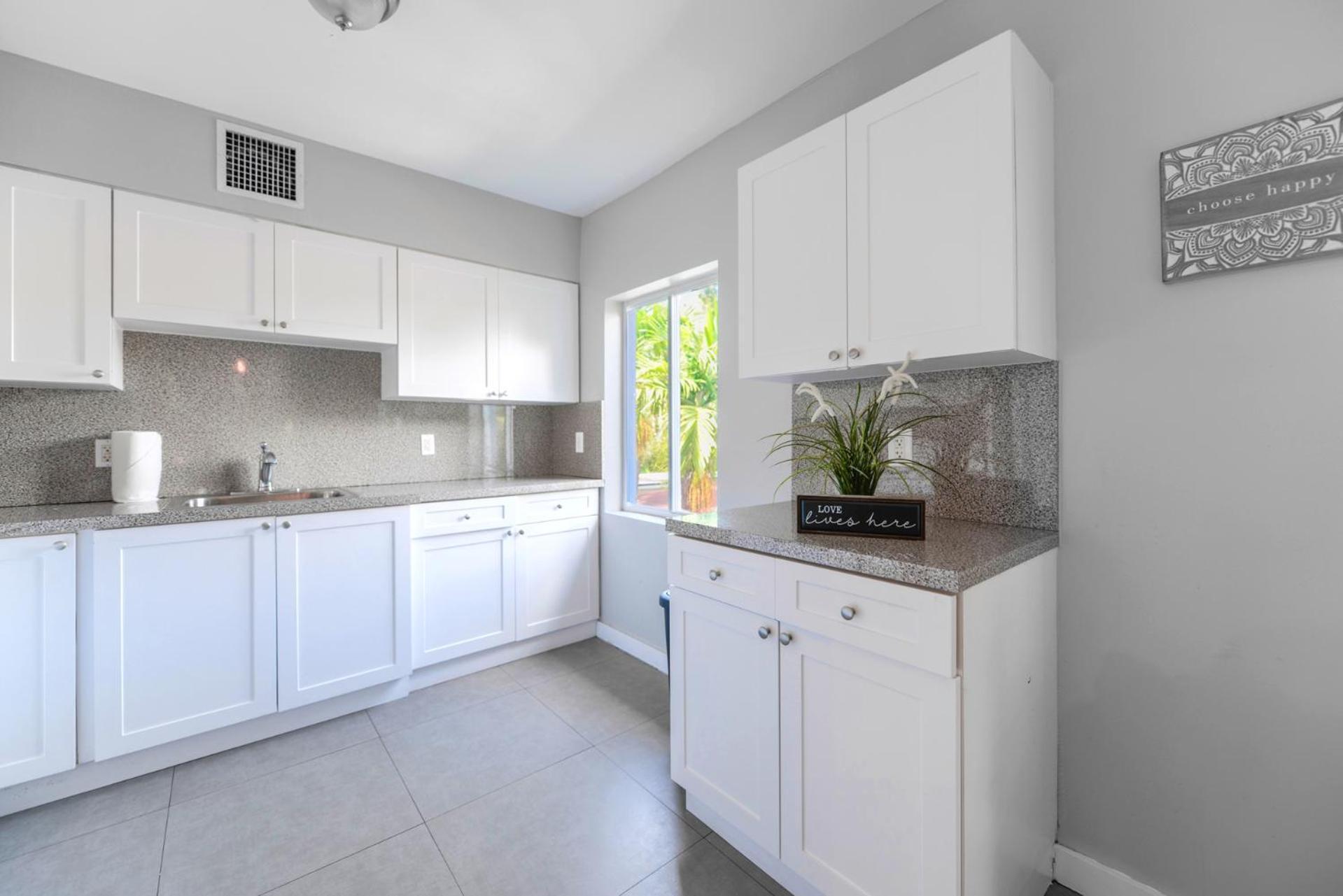 Comfy & Spacious Duplex W Amenities! *