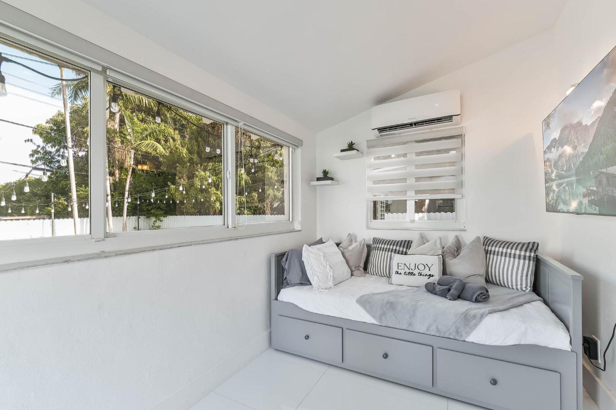 Holiday home Casa Belle 3bdden, Pool, Sleeps 9 Near Brickell Miami