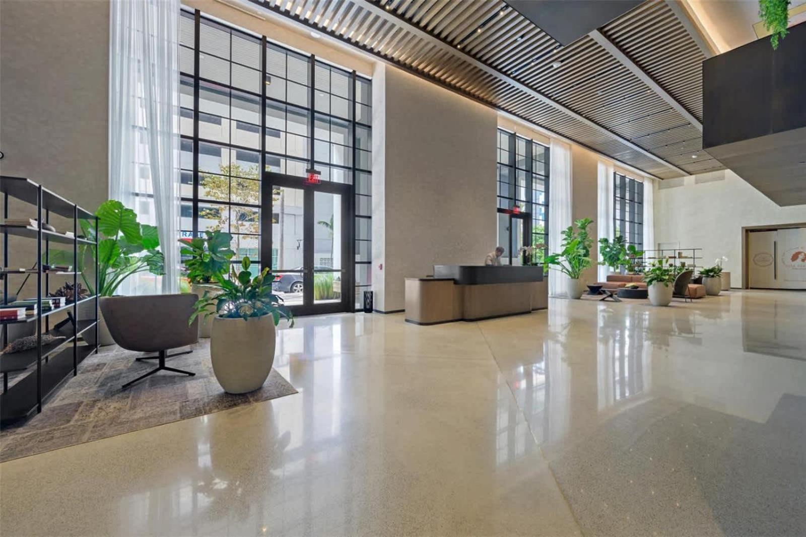 Stylish - Amazing Amenities & Pool Apartment