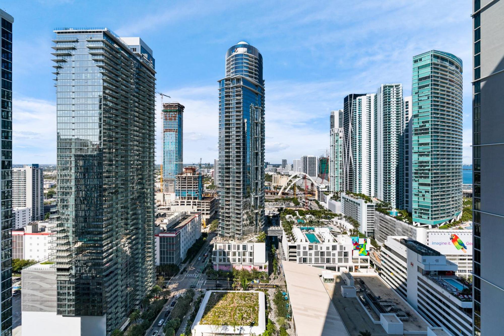 New 26th Floor Amazing View 2br-2ba Apartamento Miami