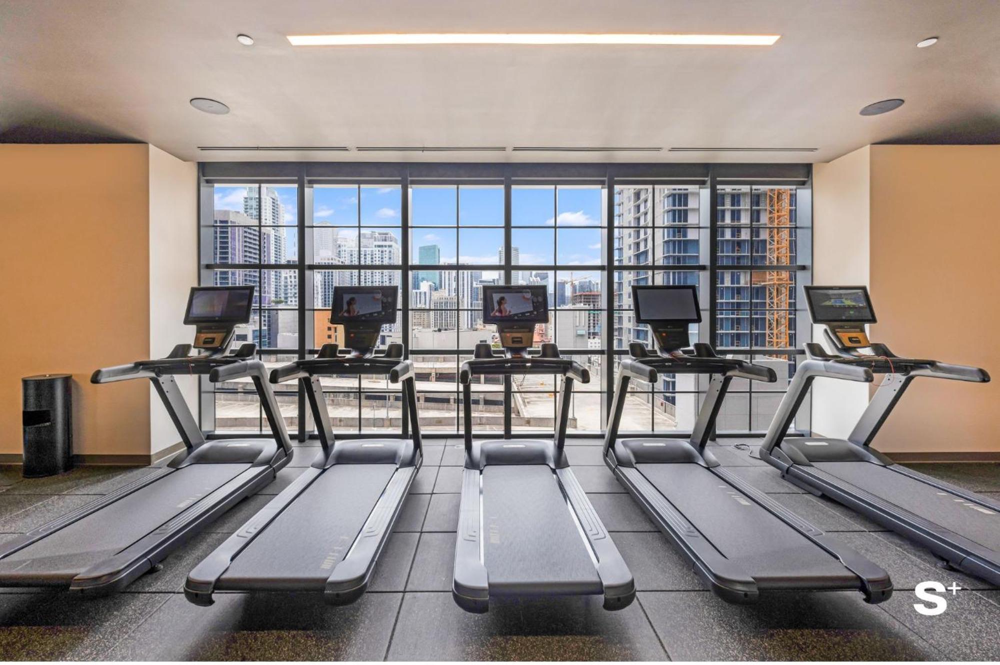 Luxury In Dtw With Stunning Views