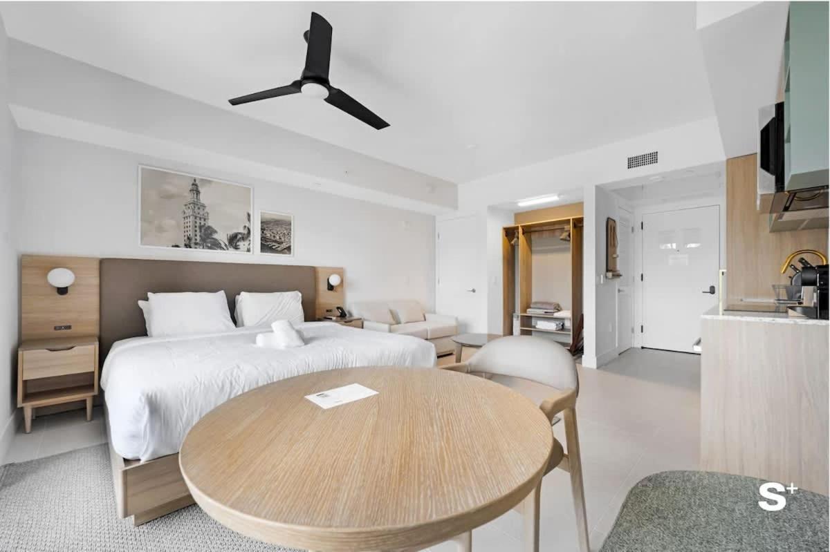 Luxury In Dtw With Stunning Views