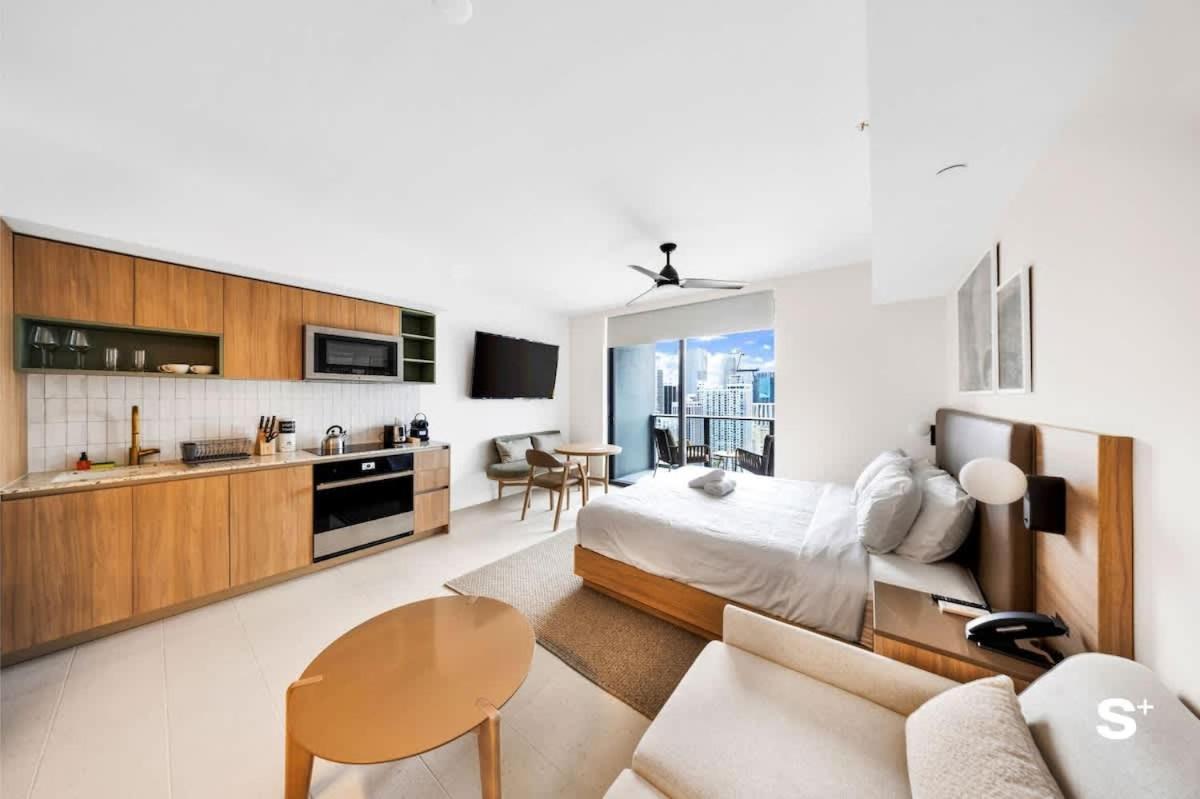 Luxury In Dtw With Stunning Views