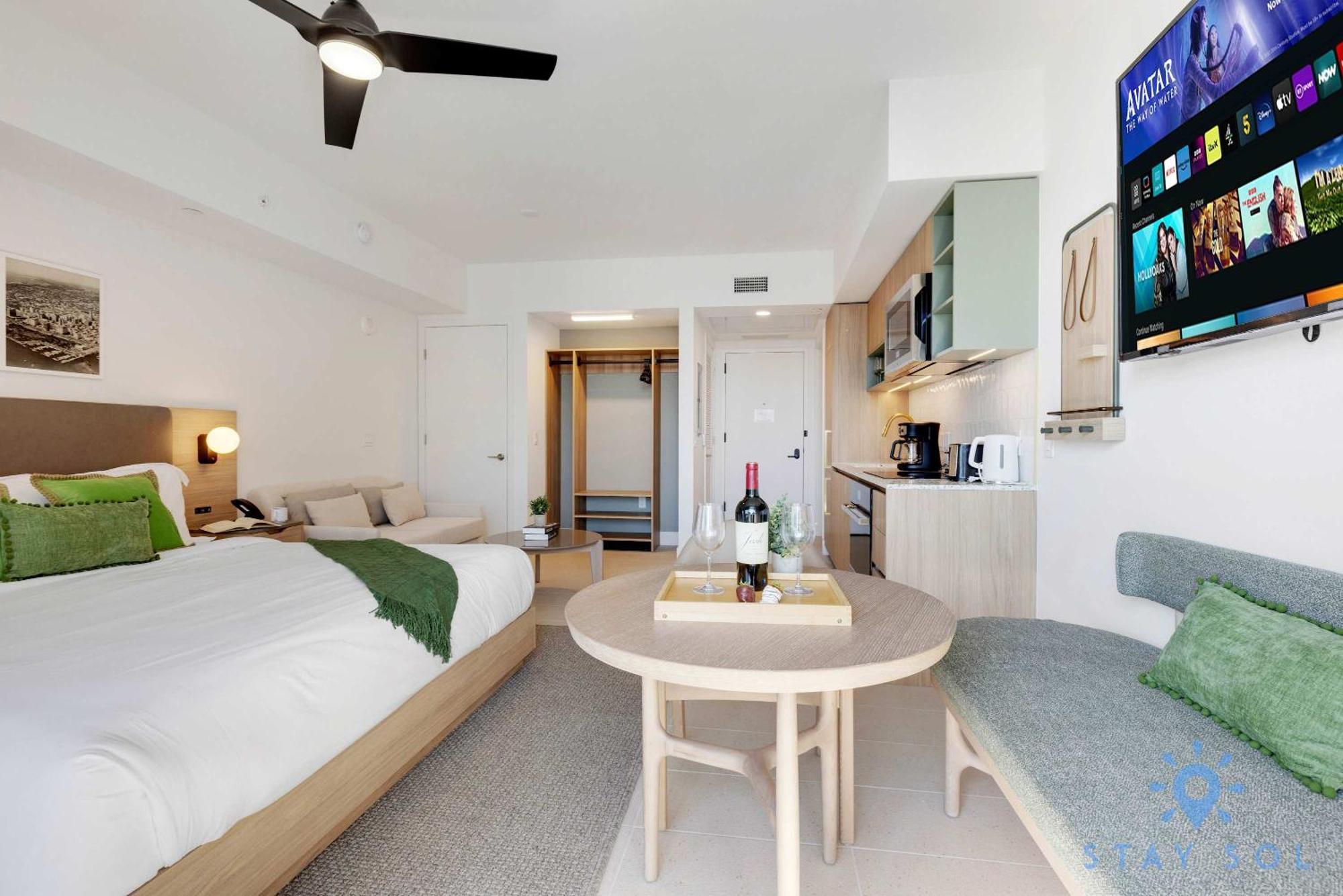 Apartment Oasis With Gym & Pool