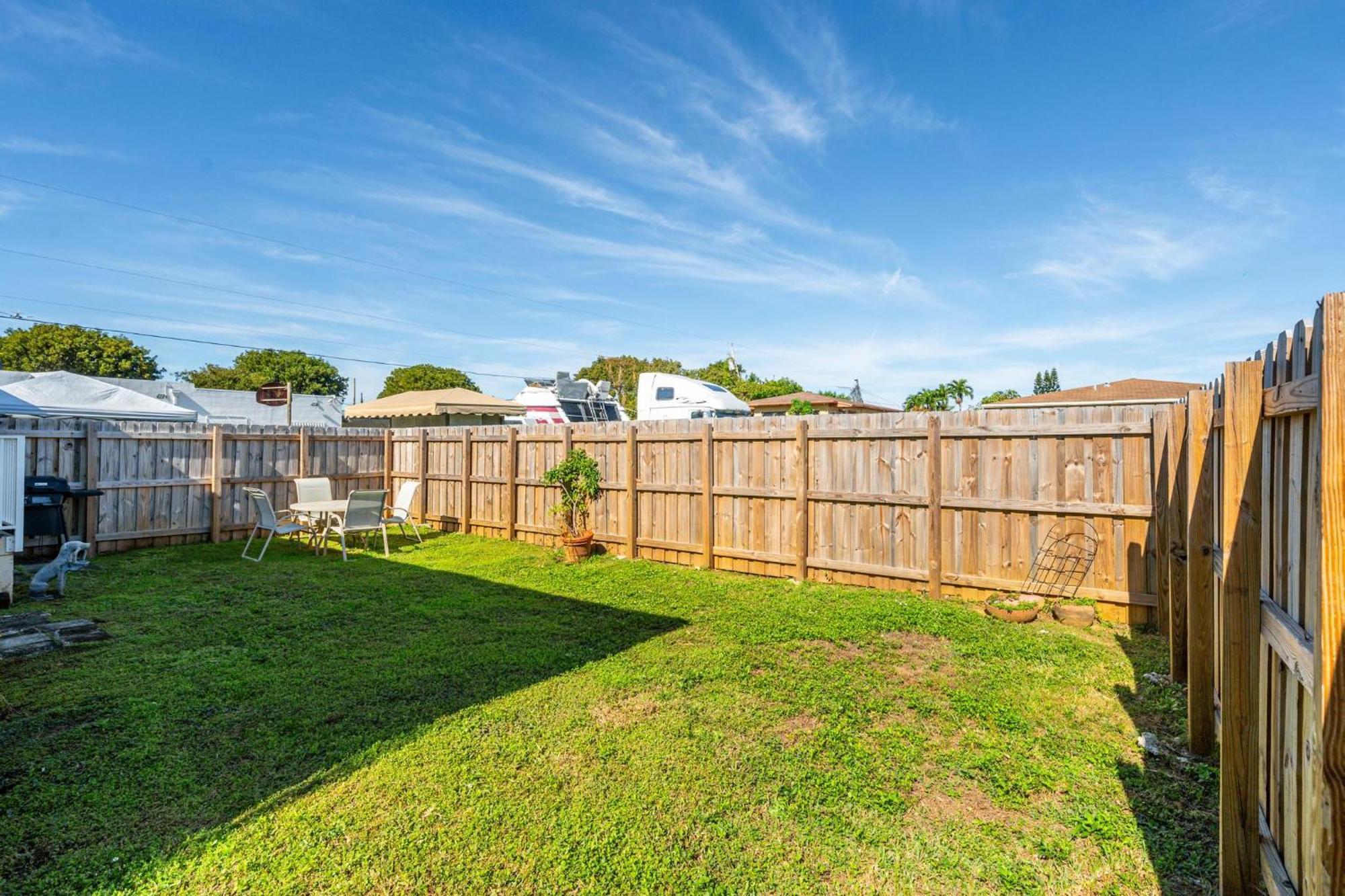 Value And Convenience In The Heart Of Near Downtown And The Beaches *