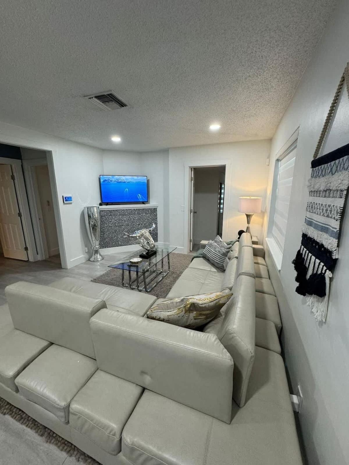 Apartment Exquisite Retreat By Int Airport Miami