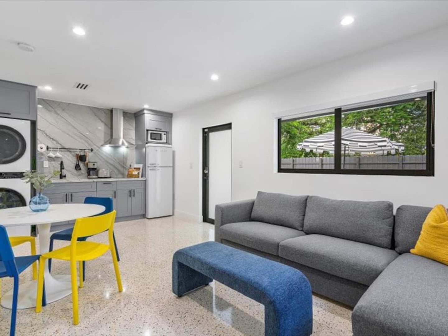 Cozy Getaway Heated Pool & Sun Loungers Apartment