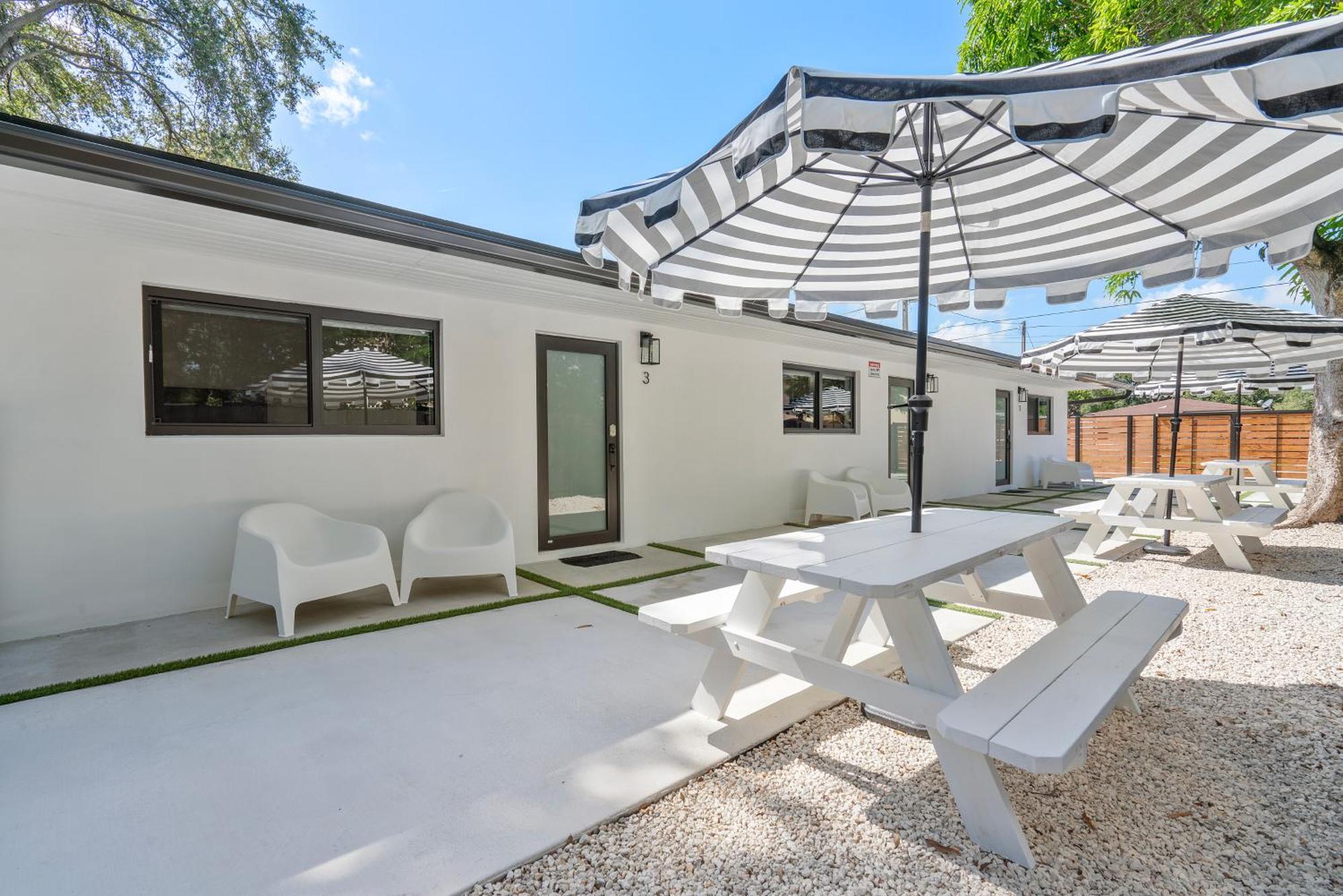 Cozy Getaway Heated Pool & Sun Loungers *