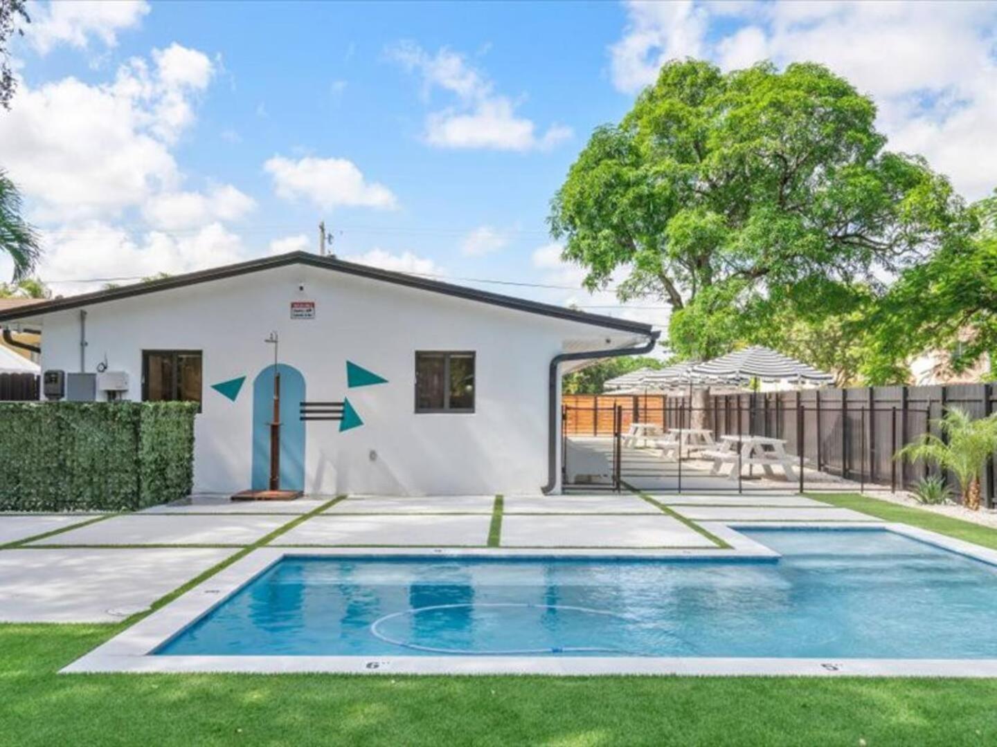 Cozy Getaway Heated Pool & Sun Loungers *