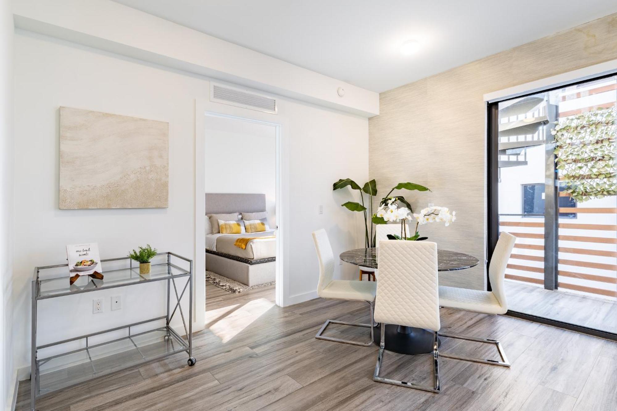 Apartamento Stylish 2br Retreat, With Rooftop Lounge