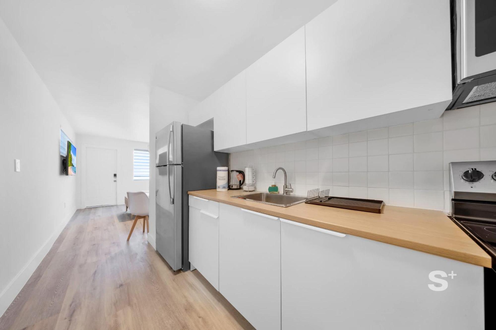 Contemporary In Apartment Miami