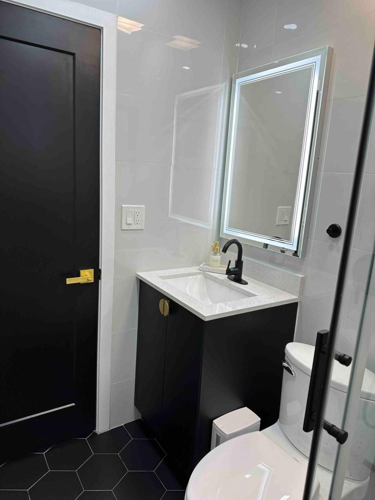 Modern 3b And 1b Near Um And Dadeland Mall Holiday home Miami