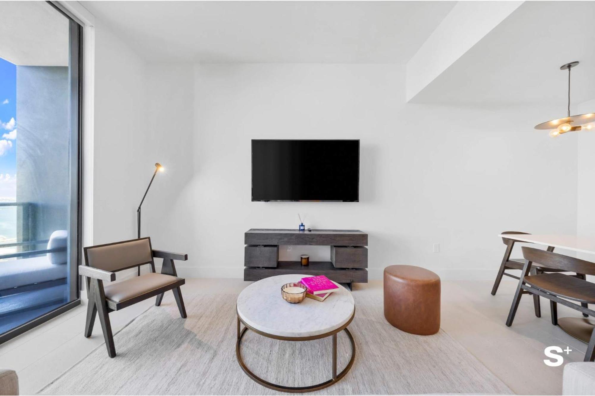 Luxury 1-br Ph With Breathtaking Downtown Views Apartment *