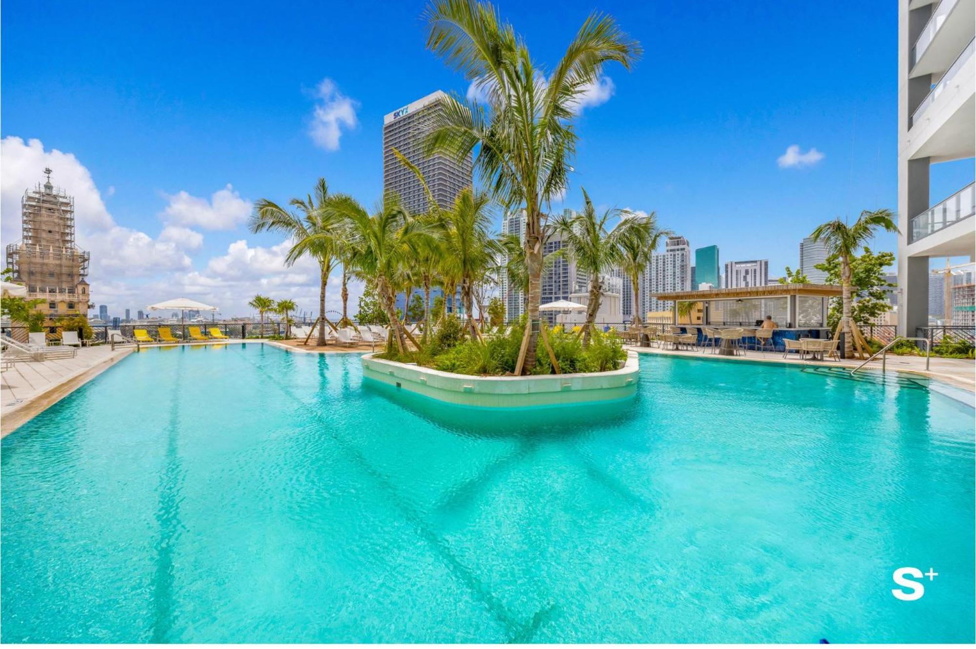 Apartment Luxury 1-br Ph With Breathtaking Downtown Views *