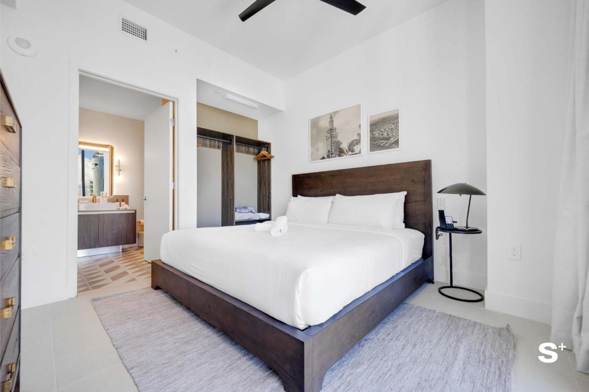 Luxury 1-br Ph With Breathtaking Downtown Views Apartment *
