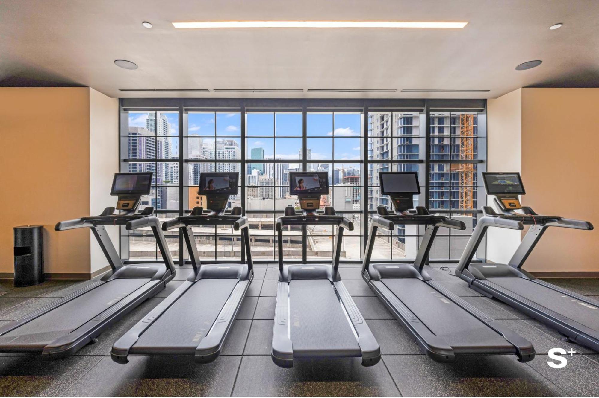 Apartment Luxury 1-br Ph With Breathtaking Downtown Views *