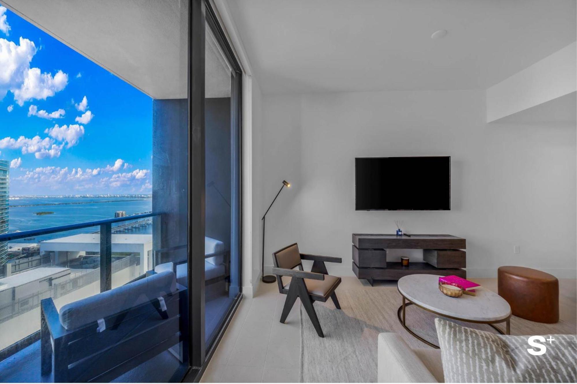 Apartment Luxury 1-br Ph With Breathtaking Downtown Views *