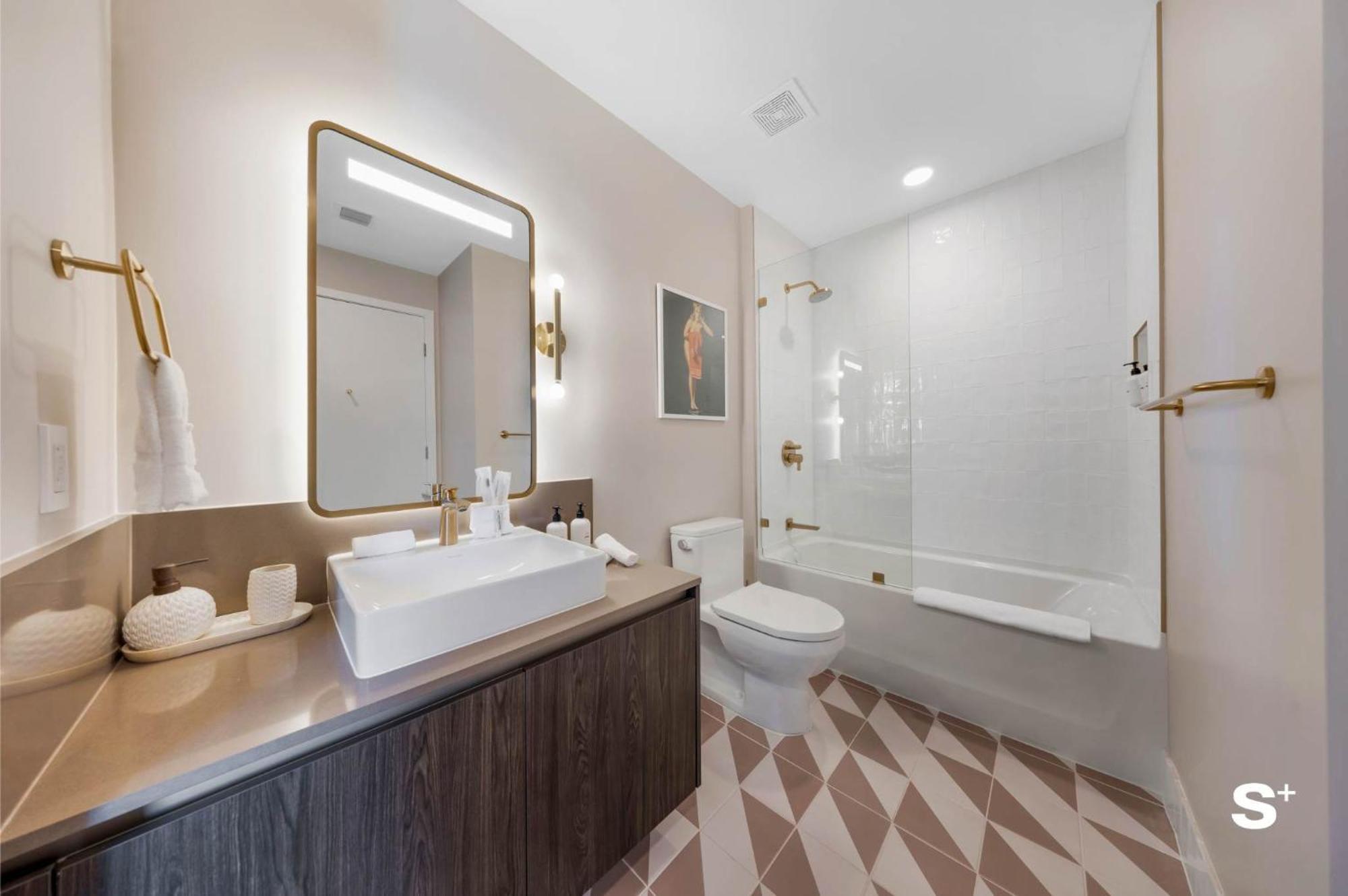 Luxury 1-br Ph With Breathtaking Downtown Views Apartment
