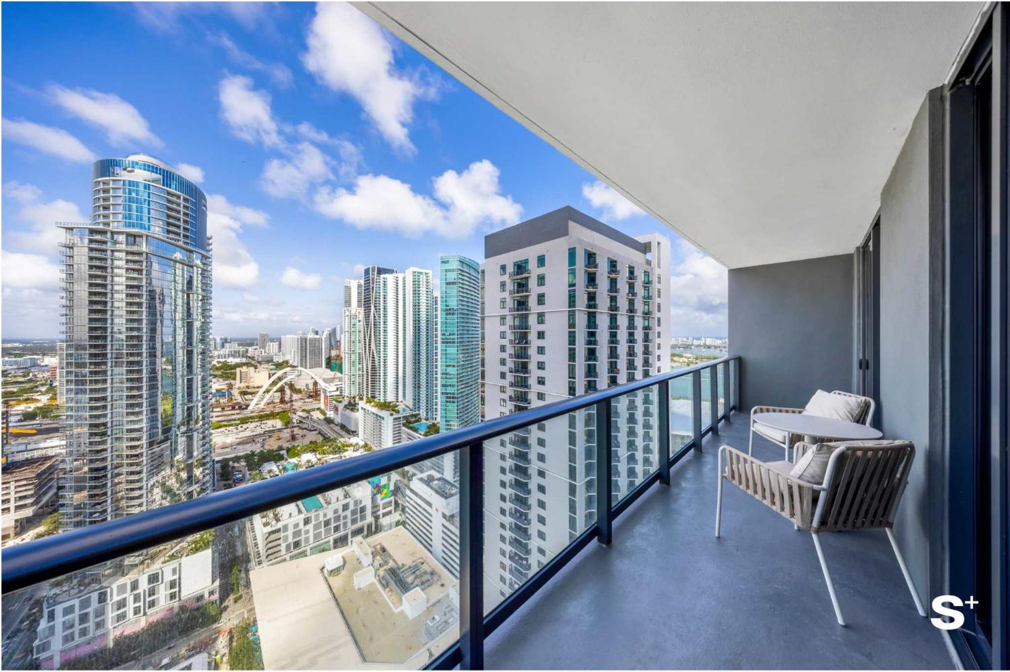 Modern Dtw Escape With Water Views Miami