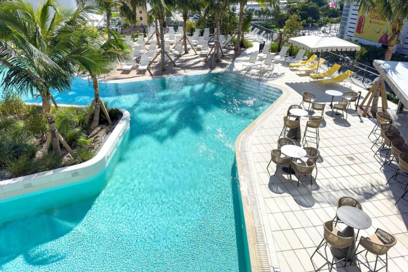 3906 Pool Gym Working Heart Miami