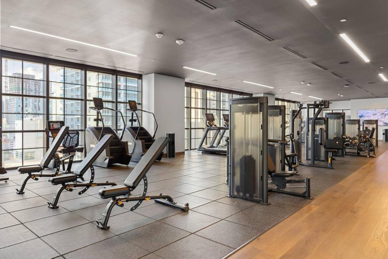 Kaseya Center For 3 People With Pool And Gym. * Miami
