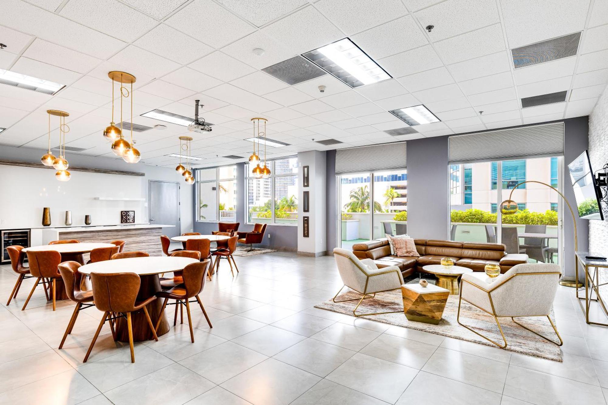 Upscale Brickell 3 Bedroom With Water Views And Free Parking Apartment