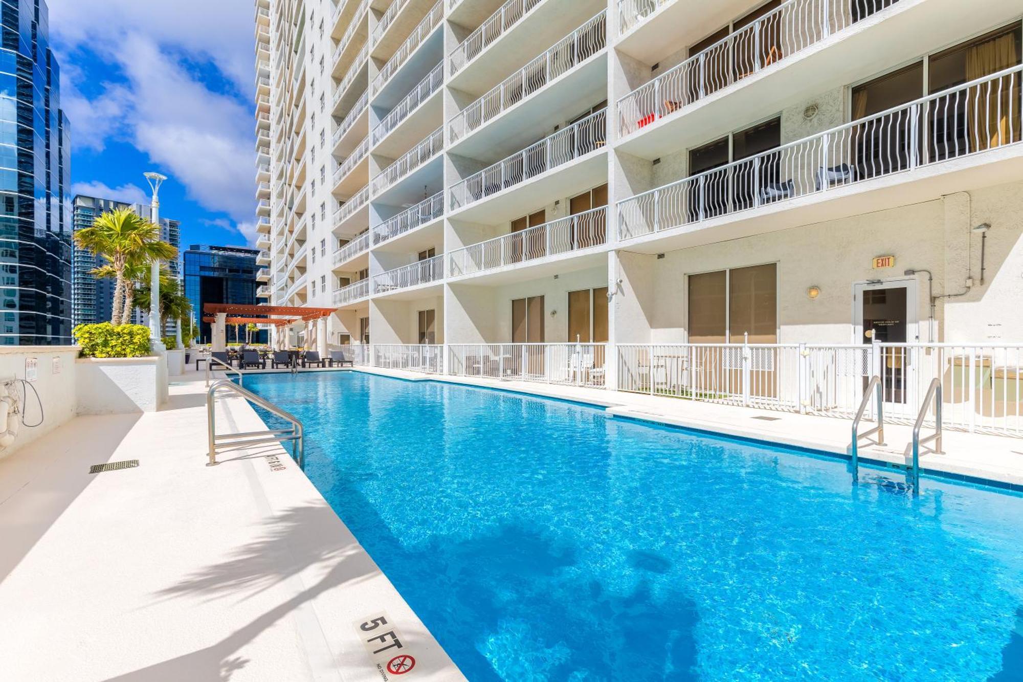 Upscale Brickell 3 Bedroom With Water Views And Free Parking Apartment *