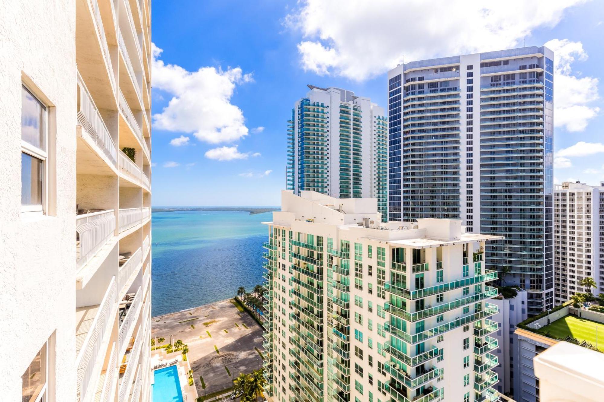 Upscale Brickell 3 Bedroom With Water Views And Free Parking Apartment Miami