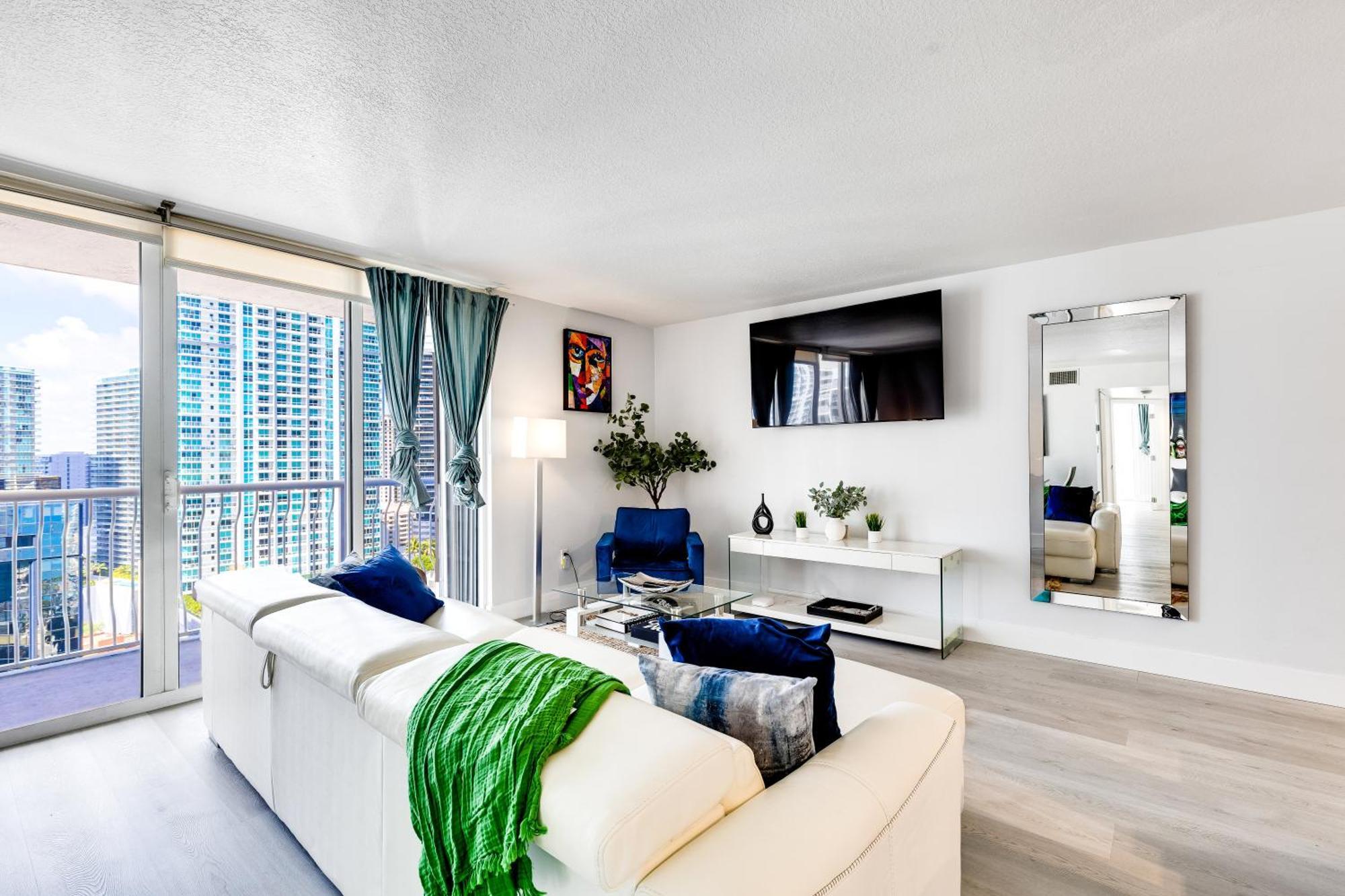 Apartment Upscale Brickell 3 Bedroom With Water Views And Free Parking Miami