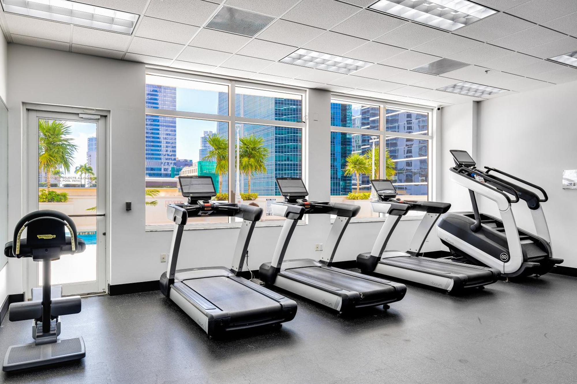 Upscale Brickell 3 Bedroom With Water Views And Free Parking Apartment