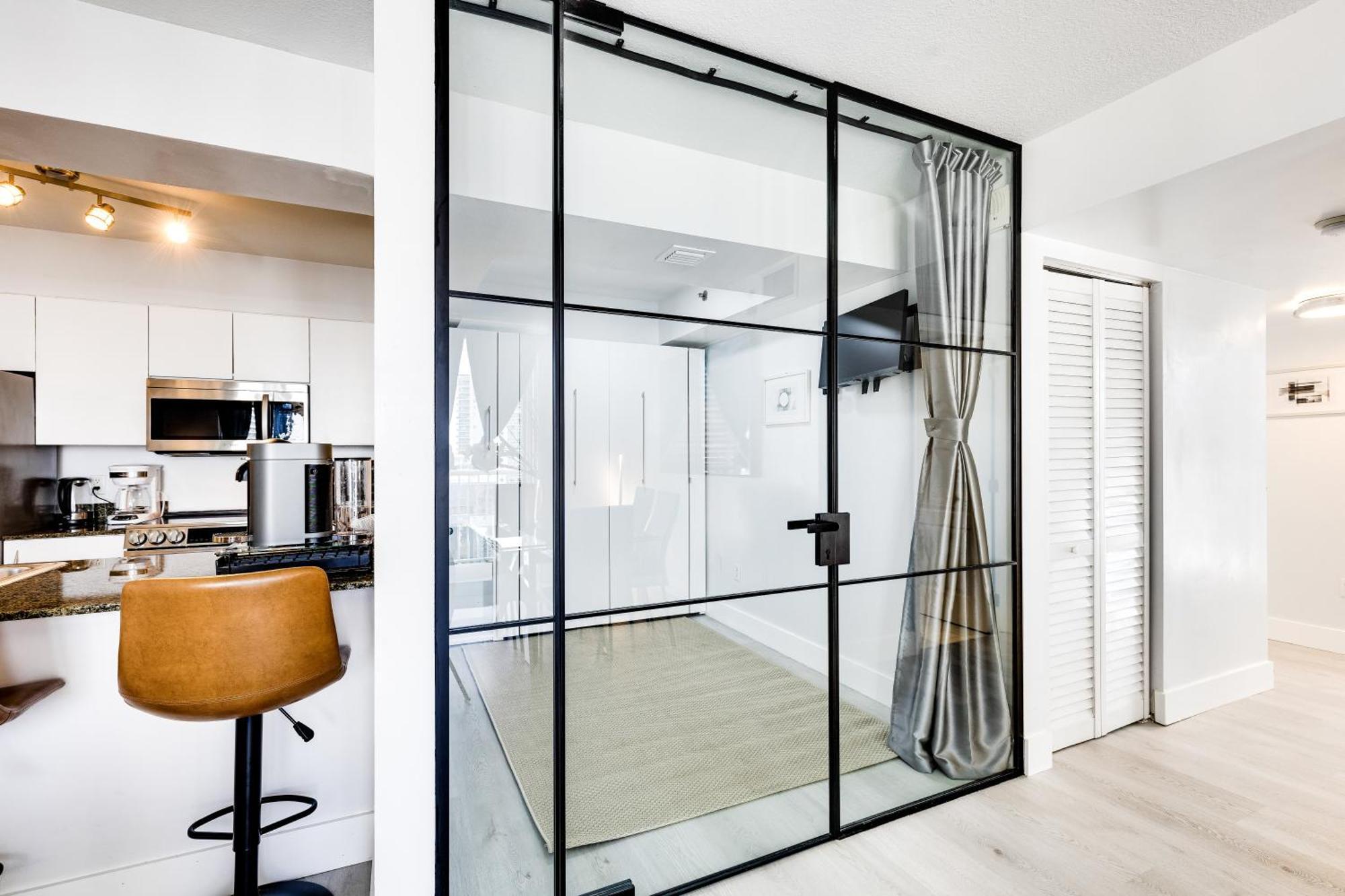 Upscale Brickell 3 Bedroom With Water Views And Free Parking *