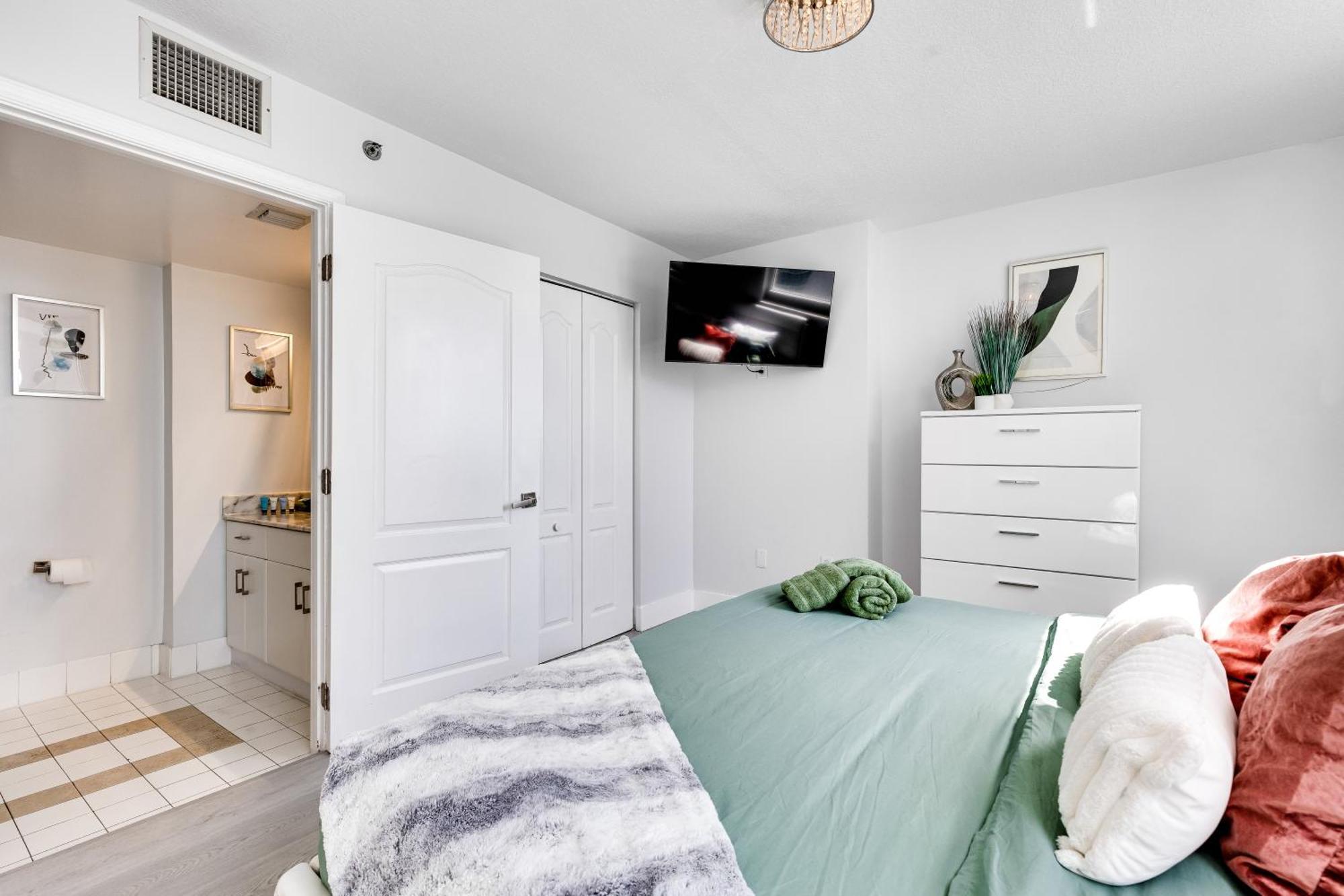Upscale Brickell 3 Bedroom With Water Views And Free Parking * Miami